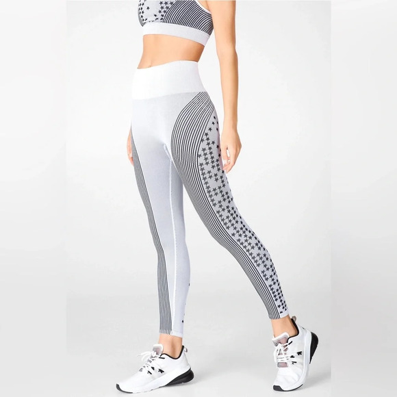 Fabletics High-Waisted Seamless Star Legging in Ice Grey/Black Size Medium - Picture 1 of 12